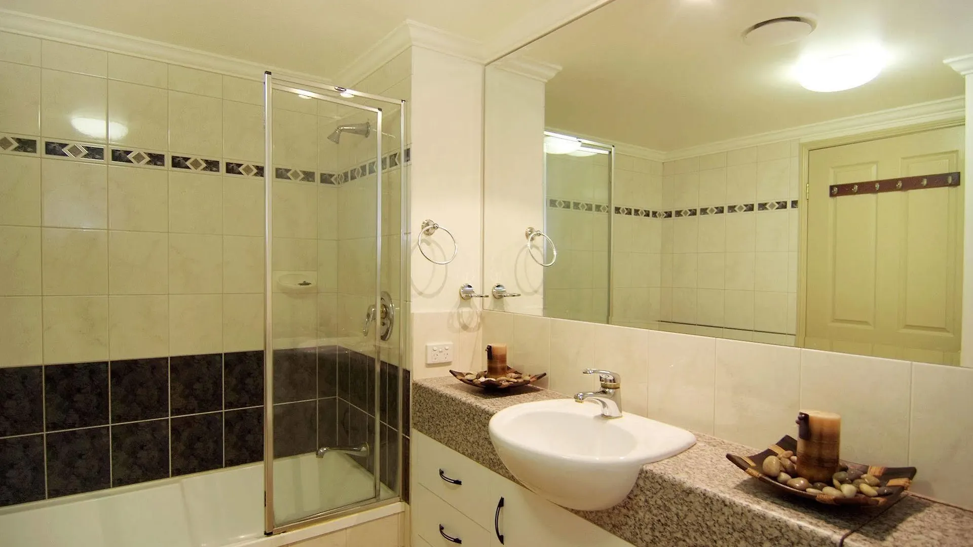 Mediterranean Beachfront Apartments Yorkeys Knob